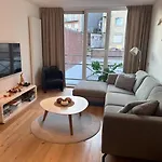 Quality Time Met Gesloten Garagebox Apartment