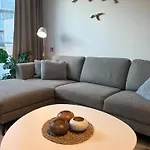 Apartment Quality Time Met Gesloten Garagebox