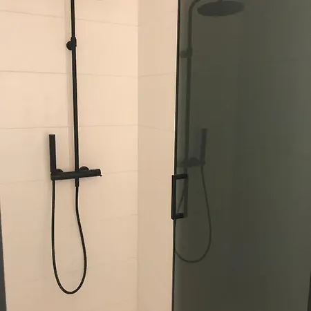 Quality Time Met Gesloten Garagebox