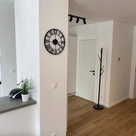 Apartment Quality Time Met Gesloten Garagebox