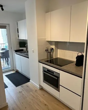 Quality Time Met Gesloten Garagebox * デ パンネ