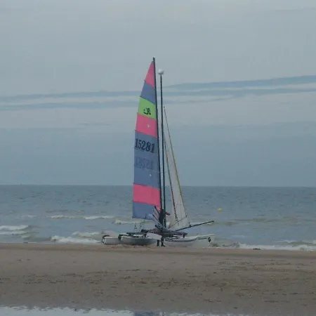 Quality Time Met Gesloten Garagebox * デ パンネ