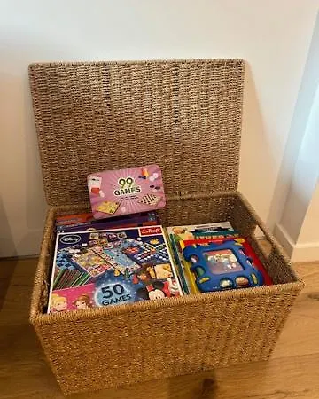 Quality Time Met Gesloten Garagebox アパート