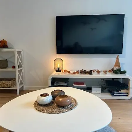 Quality Time Met Gesloten Garagebox アパート デ パンネ