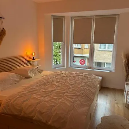 Quality Time Met Gesloten Garagebox * デ パンネ