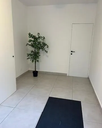 Quality Time Met Gesloten Garagebox Appartement De Panne